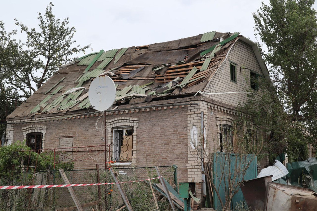 Поврежденный дом в Донецкой области Украины.